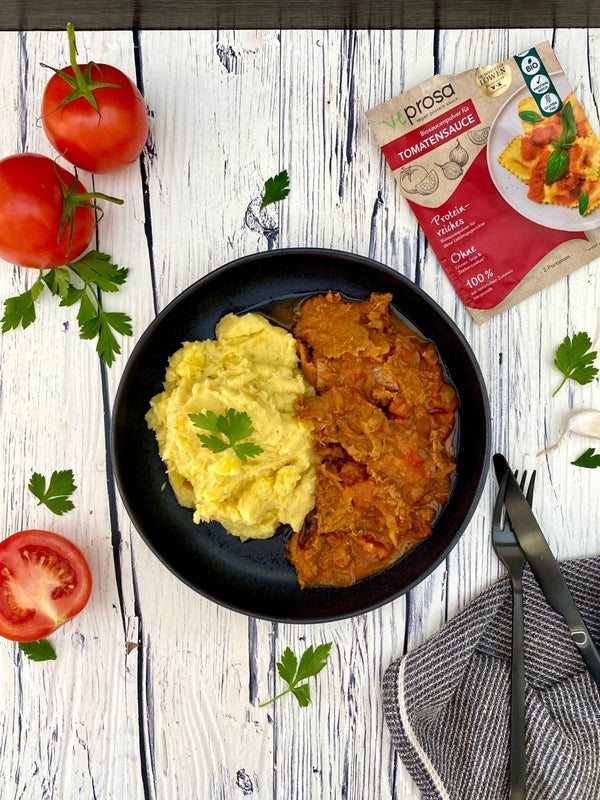 Veganes Gulasch mit Kartoffelbrei - Veprosa